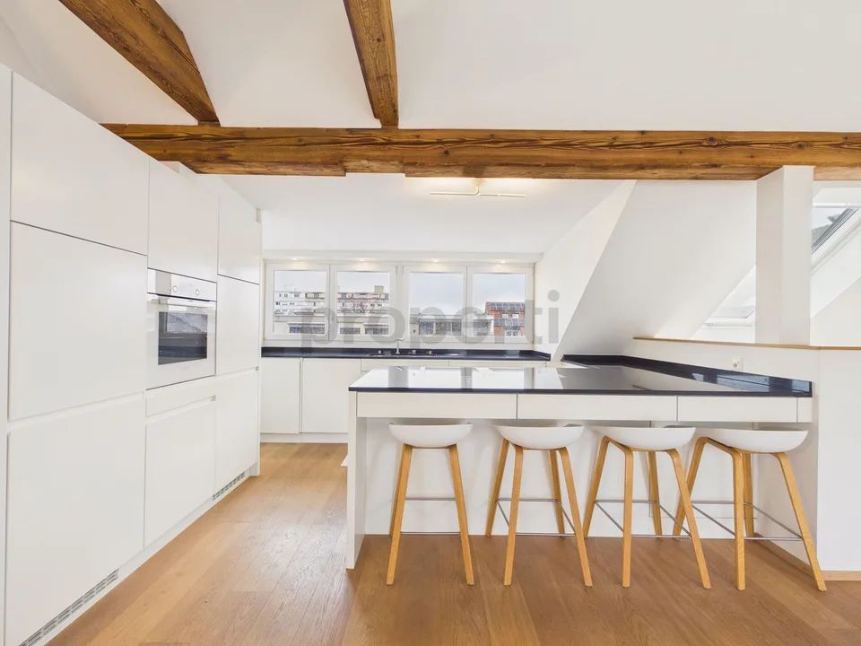 Exklusive 6.5-Zimmer-Attikawohnung mit sonnigem Balkon in Basel