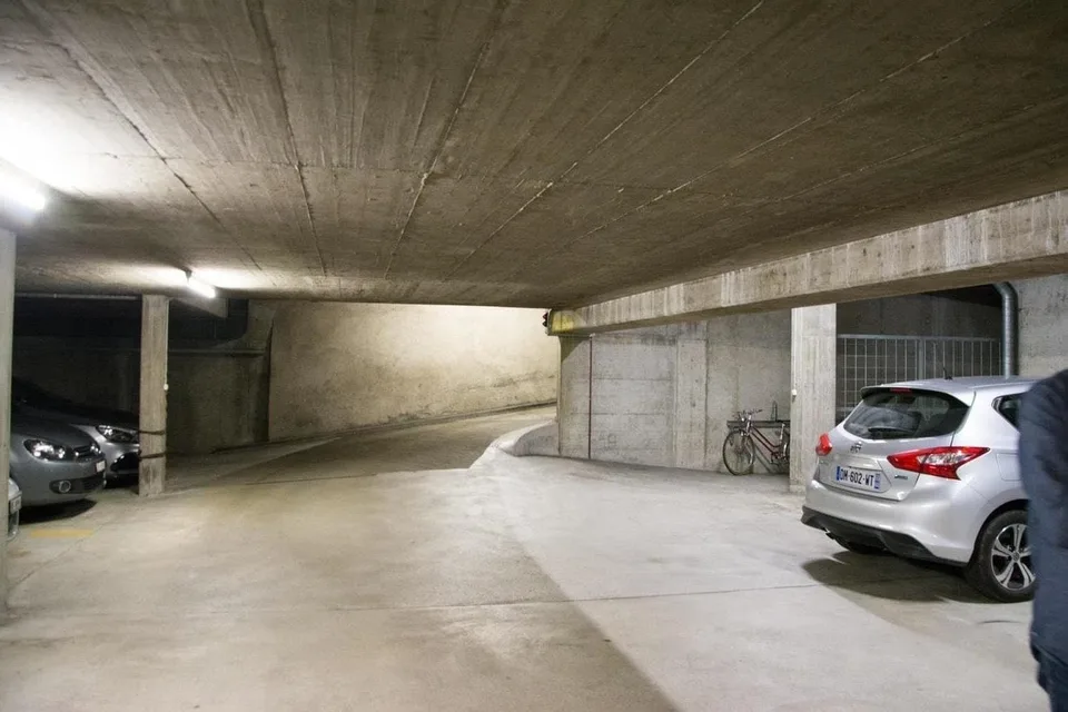 Place de parking en garage souterrain près du centre d'exposition, confortable - Basel Riehenring