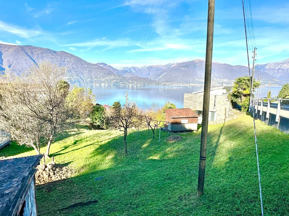 La tua casa dei sogni: terreno collinare con splendida vista sul lago