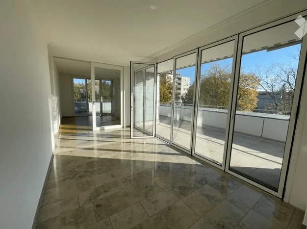 Incantevole appartamento attico 4.5 locali (appartamento per anziani) a Zollikerberg