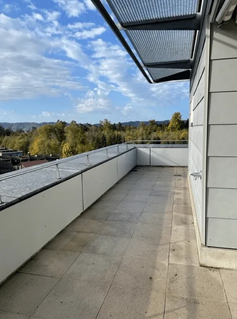 Incantevole appartamento attico 4.5 locali (appartamento per anziani) a Zollikerberg