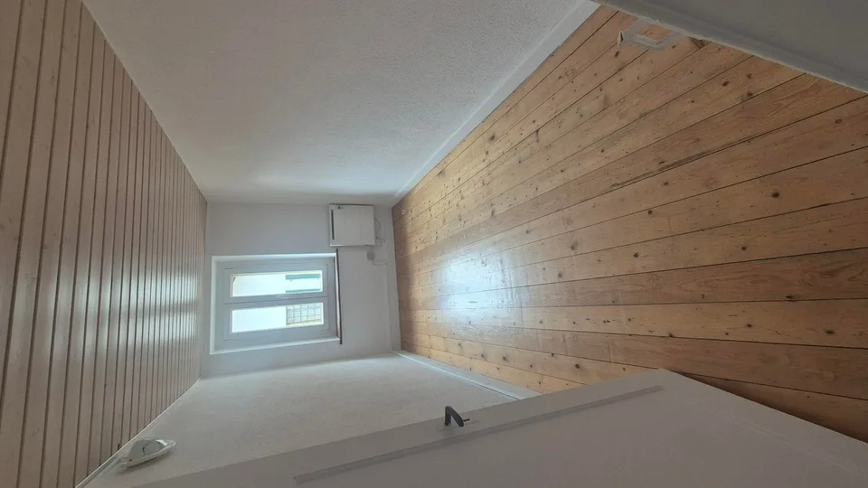 Haus mit zwei Wohnungen im Dorf