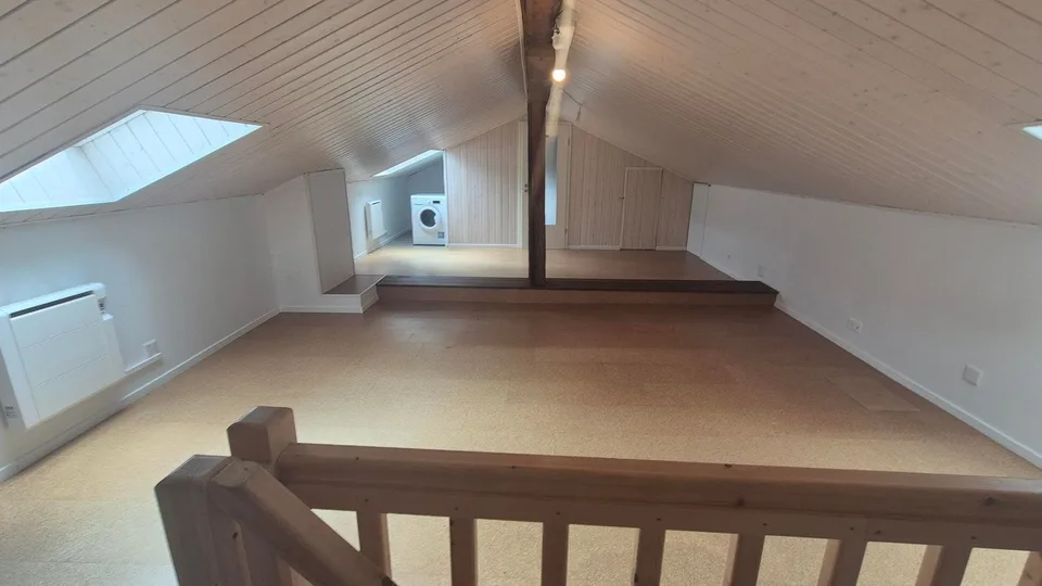 Haus mit zwei Wohnungen im Dorf