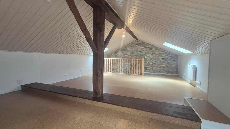 Haus mit zwei Wohnungen im Dorf