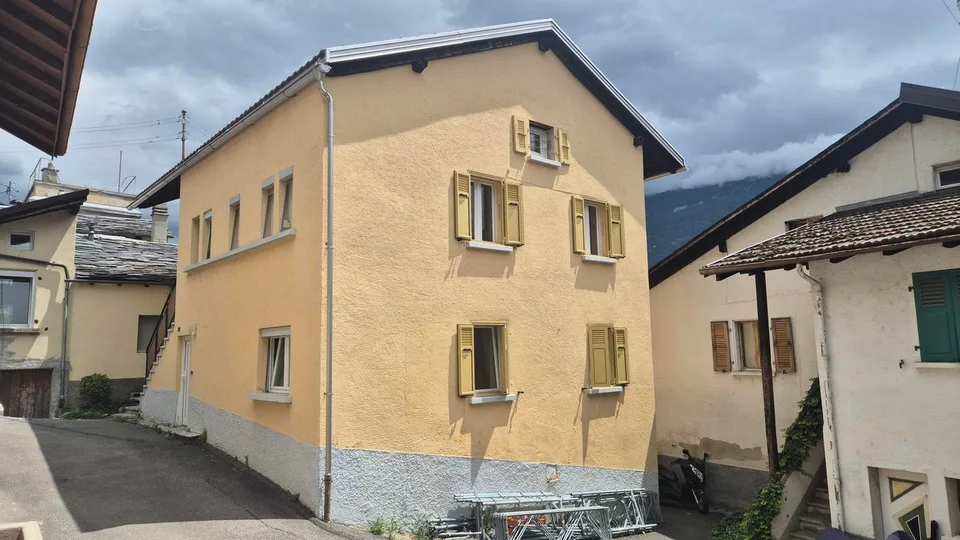 Maison villageoise de deux appartements.