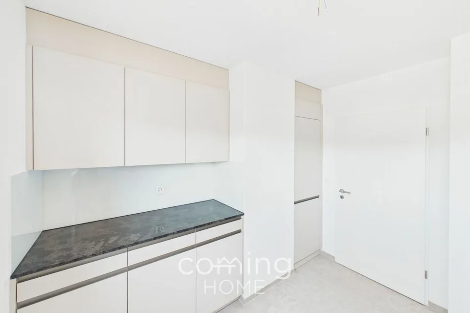 Appartamento attico di 4 locali recentemente ristrutturato a Wöschnau con grande terrazza e vista panoramica