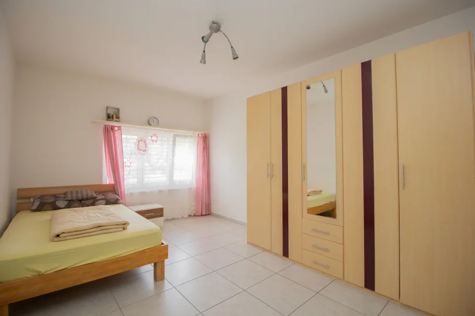 Grosszügige Parterre-Wohnung zentral in Hirschthal