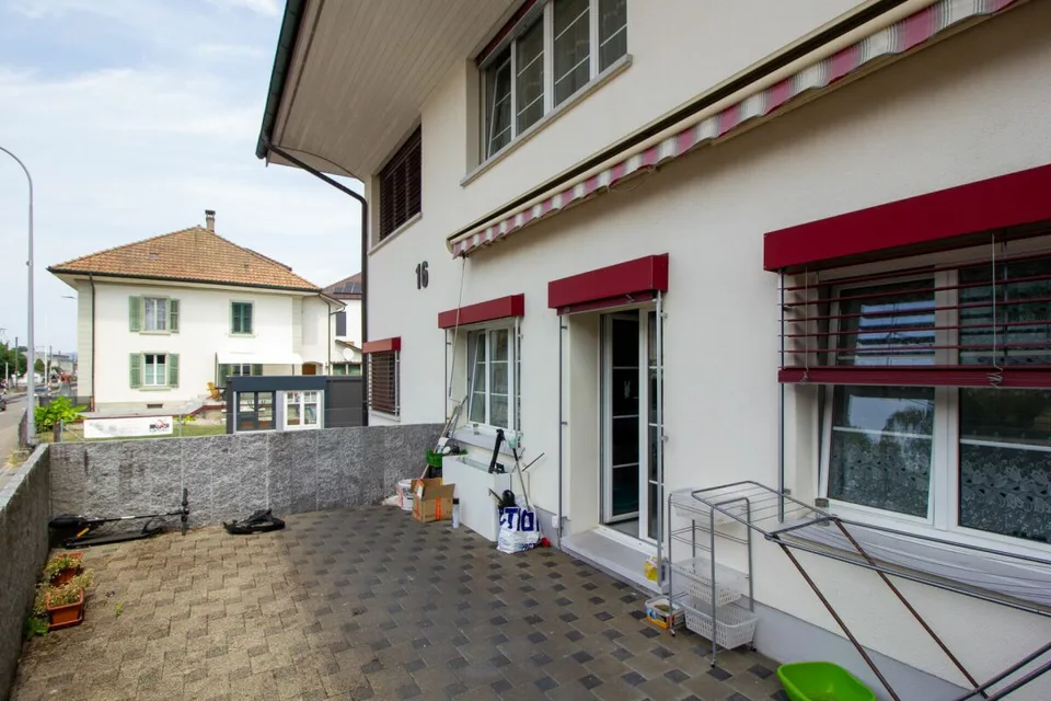 Grosszügige Parterre-Wohnung zentral in Hirschthal