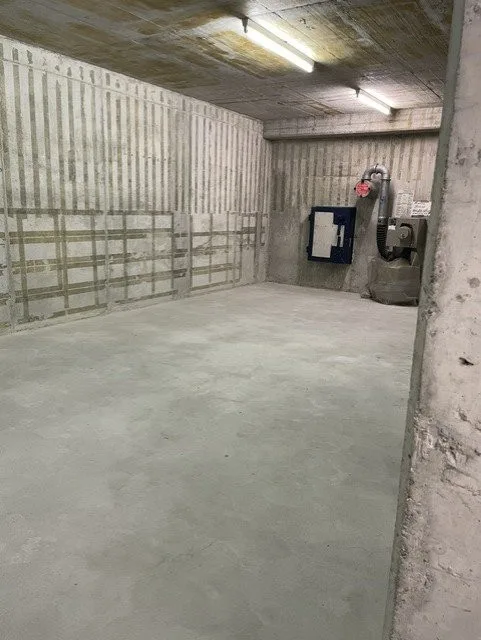 Ampio locale di stoccaggio in affitto nella zona industriale di Dietikon