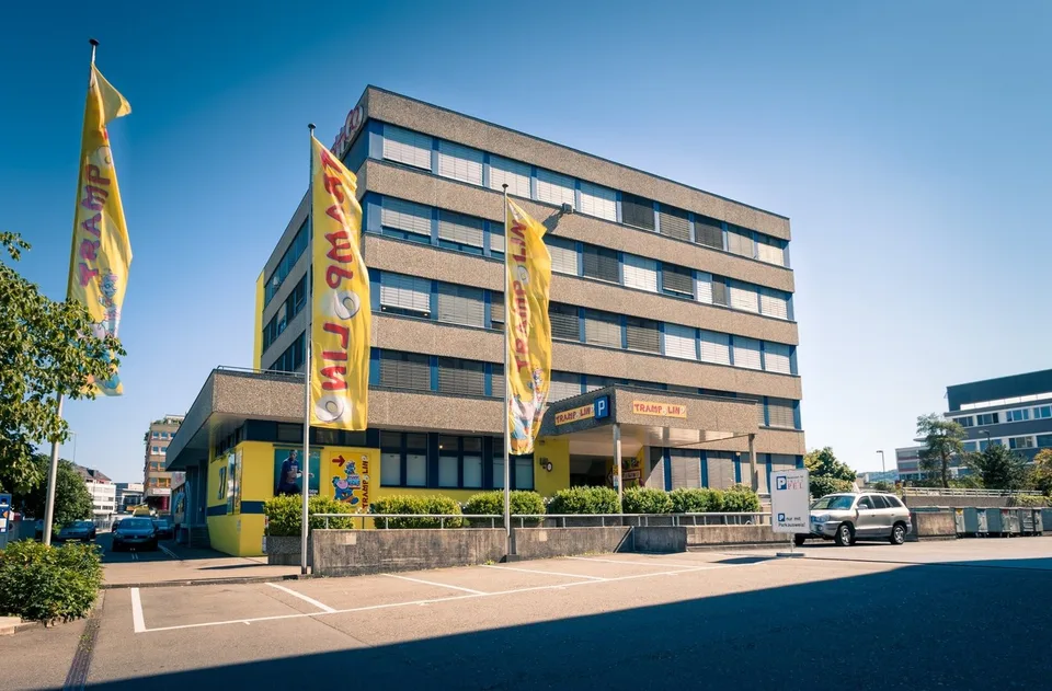 Grosszügiger Lagerraum in der Industriezone von Dietikon zu vermieten