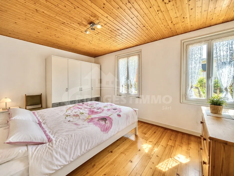 CASA CON DUE ABITAZIONI CHE OFFRE NUMEROSE POSSIBILITÀ