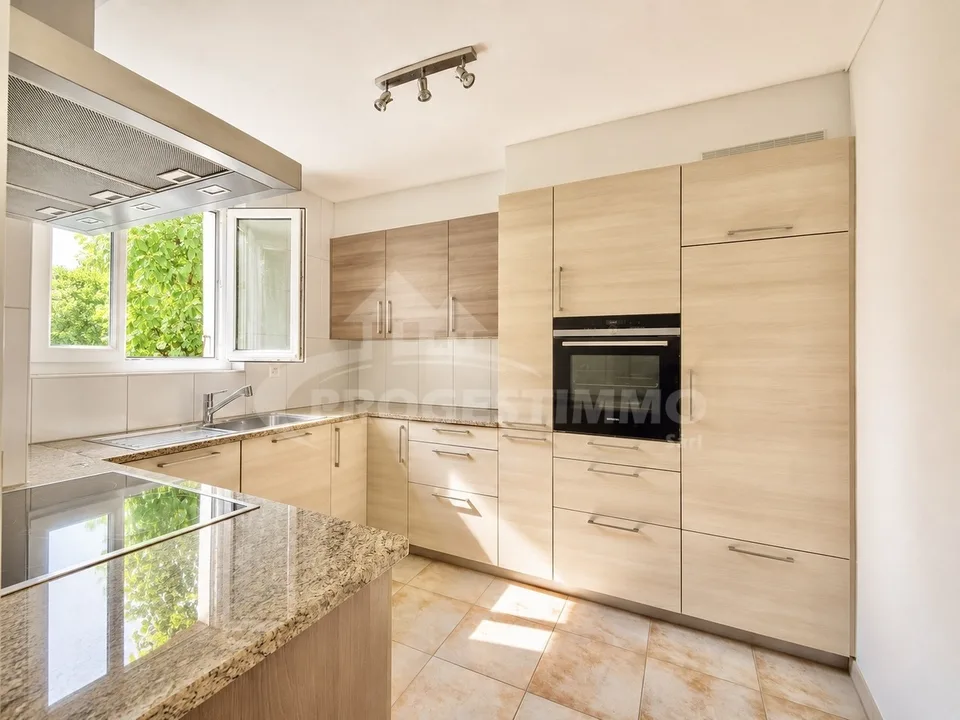 CASA CON DUE ABITAZIONI CHE OFFRE NUMEROSE POSSIBILITÀ
