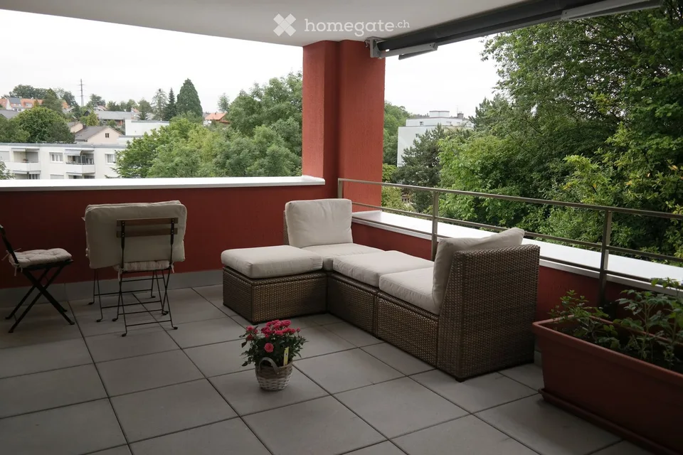 Exklusive 3.5 Zimmer Wohnung im grünen Uster!