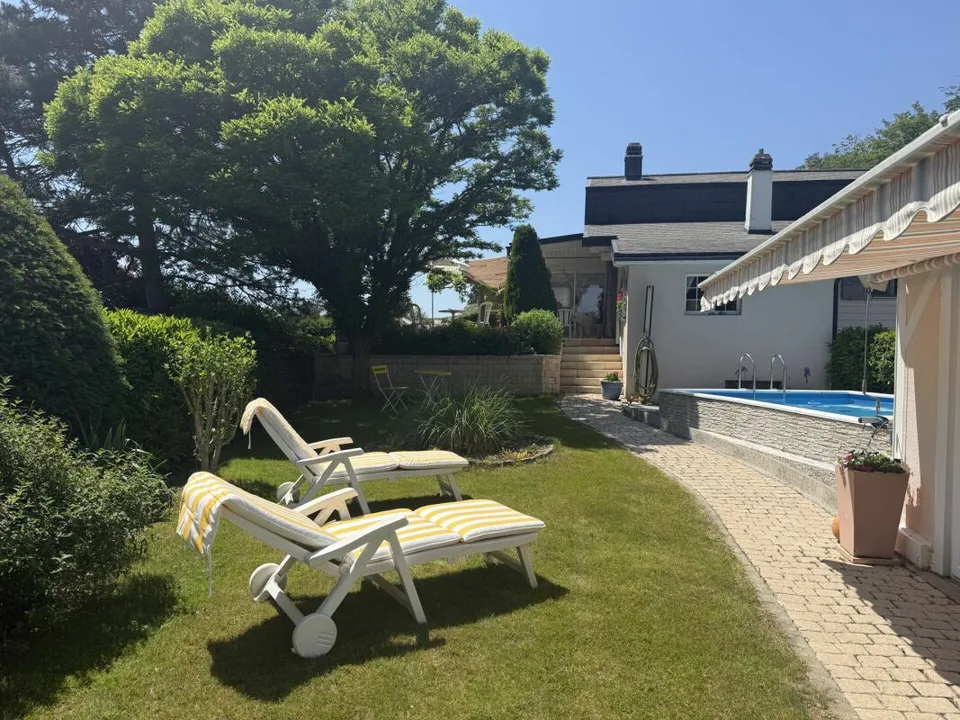 Villa individuale di eccezione con vista panoramica, piscina e posizione idilliaca