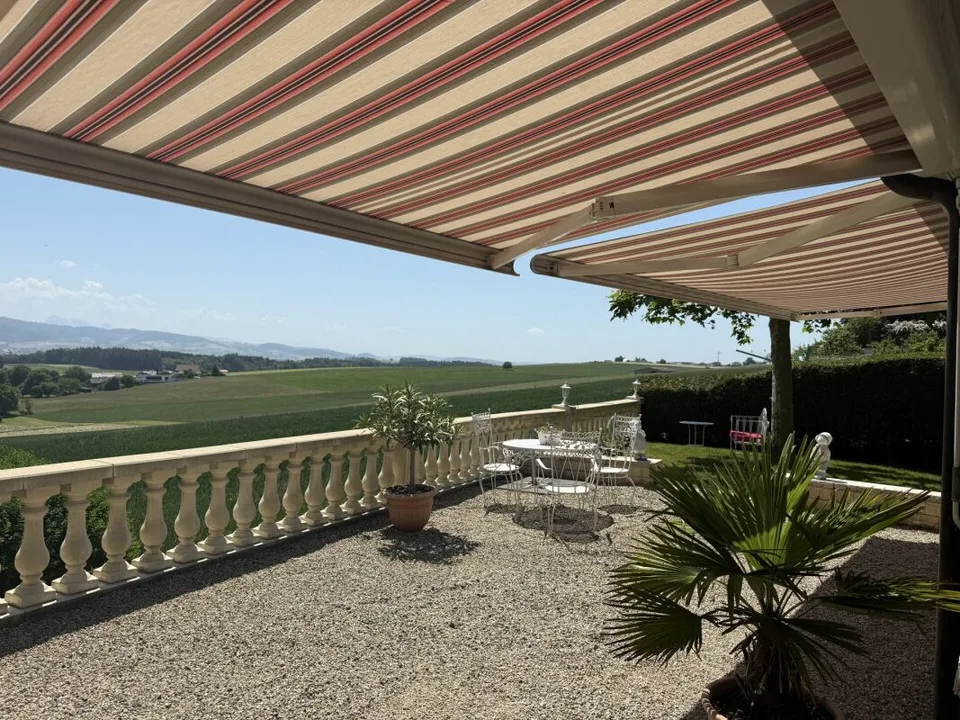 Villa individuale di eccezione con vista panoramica, piscina e posizione idilliaca