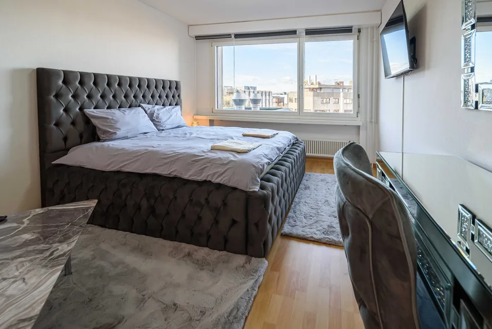 Exklusive 1.5-Zimmer-Wohnung in Zug – Neu renoviert & modern möbliert mit Seesicht.
