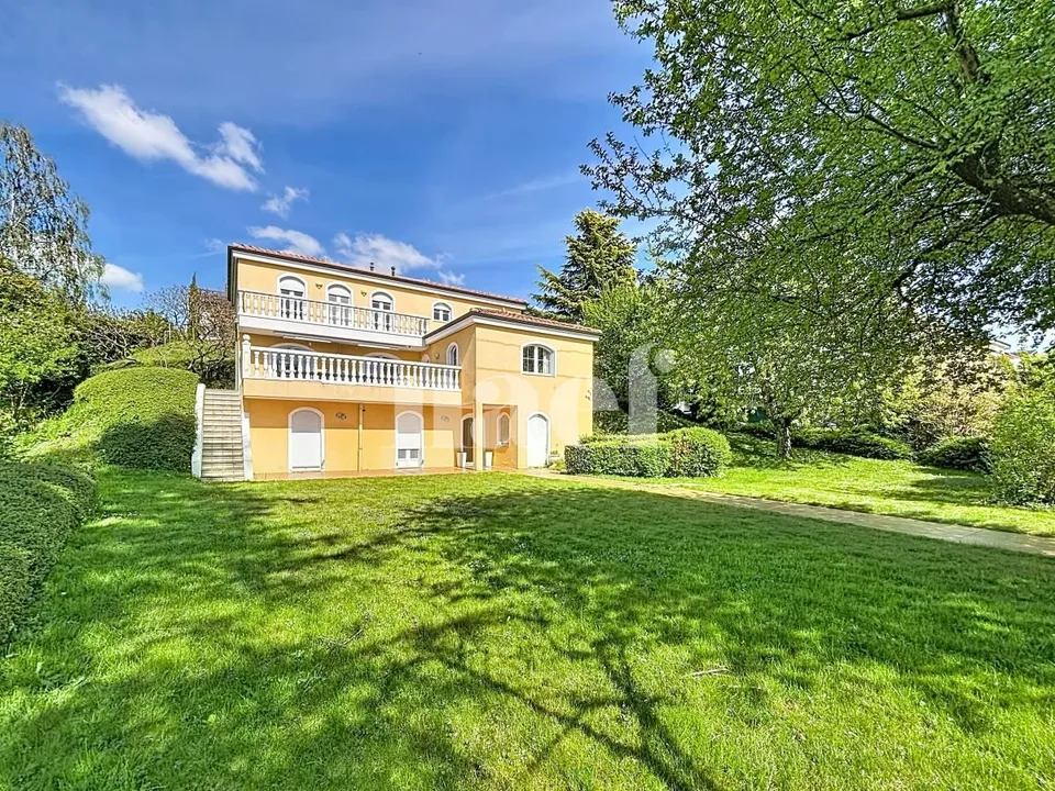 Magnifique villa familiale avec jardin, terrasses et garage double
