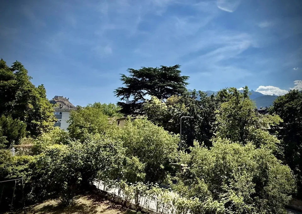 Spacious 6.5-Room Apartment with Mountain View in Sion
