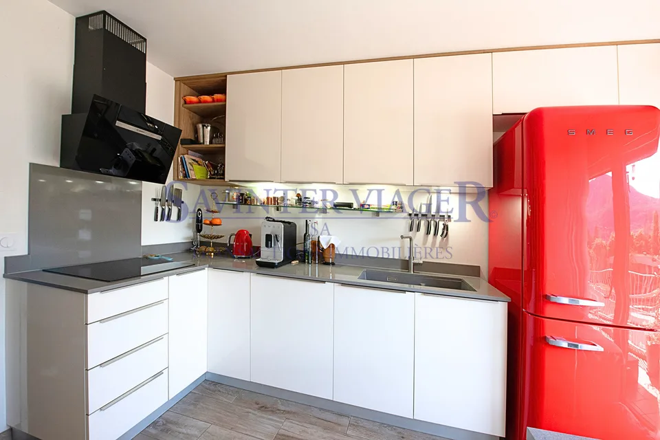 Lumineux appartement T4, rénové, grands balcons et vue montagne