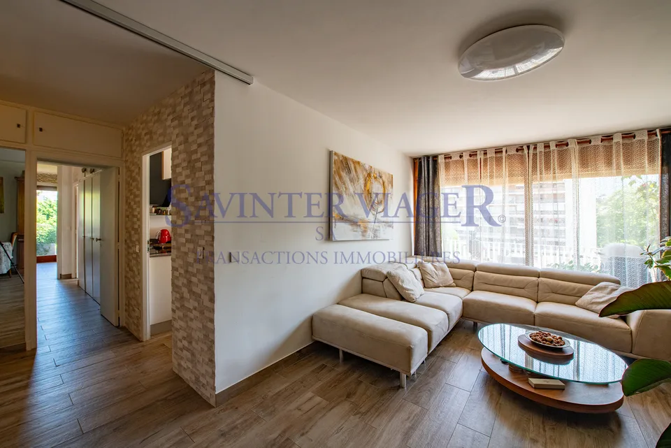 Lumineux appartement T4, rénové, grands balcons et vue montagne
