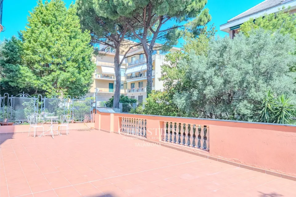 Genova Albaro: appartamento elegante con giardino privato e terrazza – foto 8 di 13