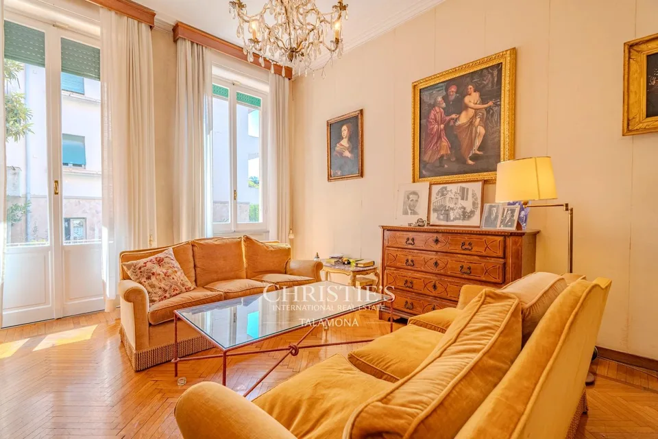 Genova Albaro: elegant apartment with private garden and terrace