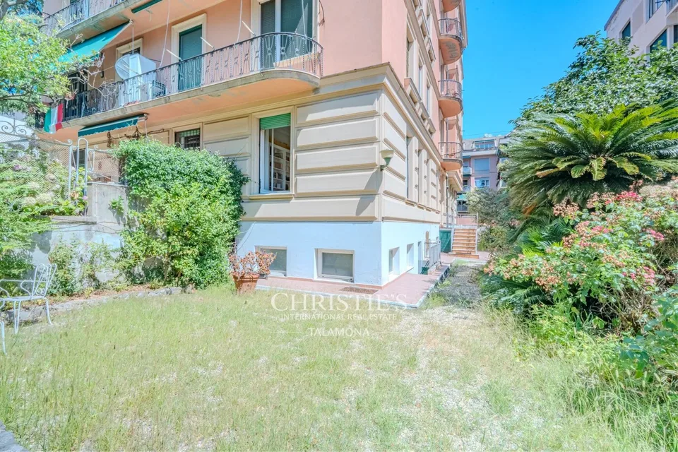 Genova Albaro: appartamento elegante con giardino privato e terrazza