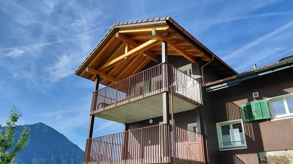 3 1/2 Zimmer Dachwohnung mit Topaussicht auf See und Berge – Foto 8 von 27
