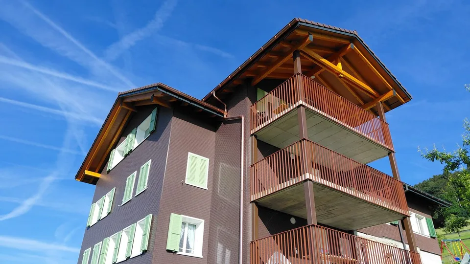 3 1/2 Zimmer Dachwohnung mit Topaussicht auf See und Berge – Foto 17 von 27