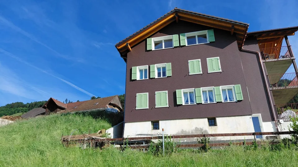 3 1/2 Zimmer Dachwohnung mit Topaussicht auf See und Berge – Foto 16 von 27
