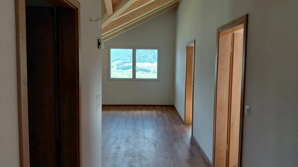 3 1/2 Zimmer Dachwohnung mit Topaussicht auf See und Berge – Foto 19 von 27