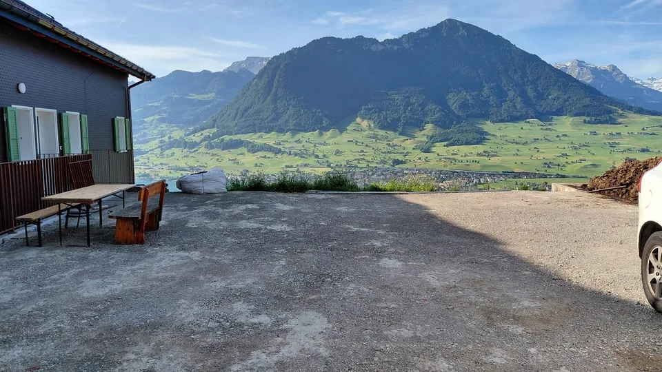 3 1/2 Zimmer Dachwohnung mit Topaussicht auf See und Berge – Foto 14 von 27