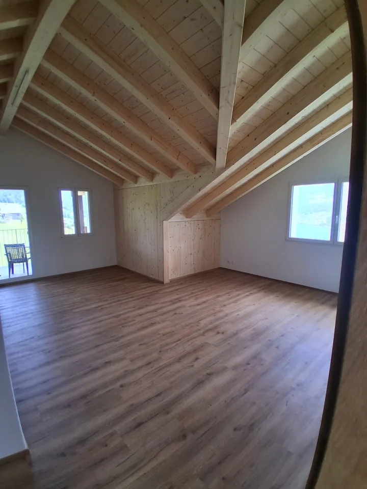 3 1/2 Zimmer Dachwohnung mit Topaussicht auf See und Berge – Foto 7 von 27