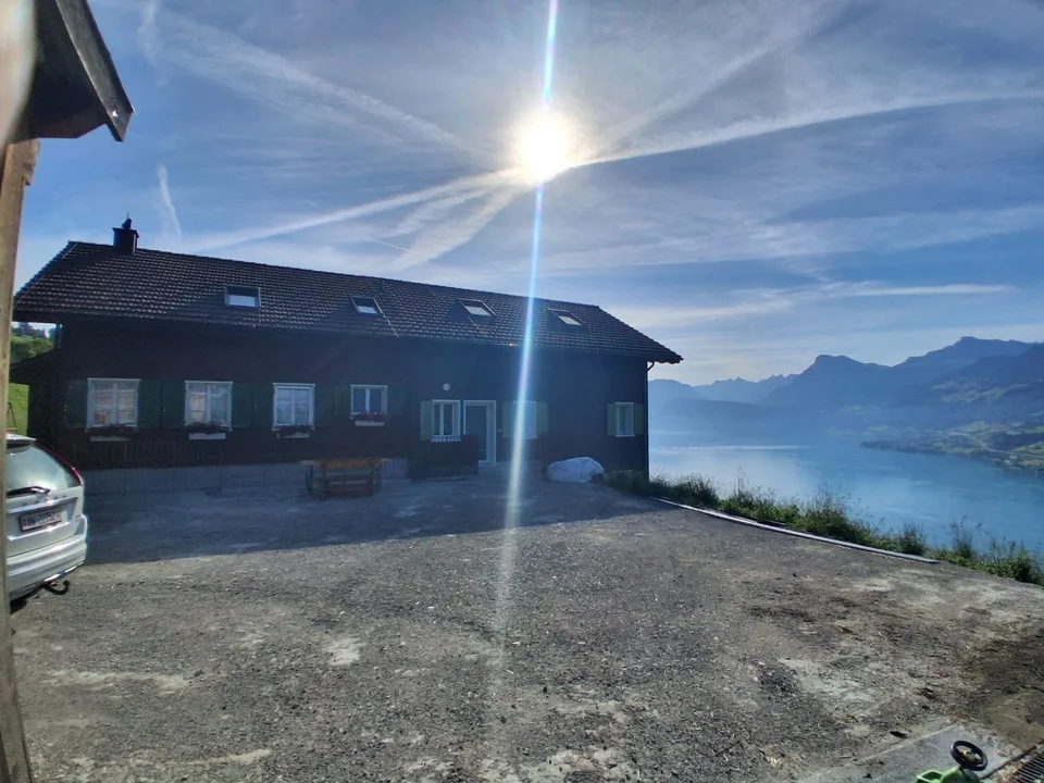 3 1/2 Zimmer Dachwohnung mit Topaussicht auf See und Berge – Foto 25 von 27