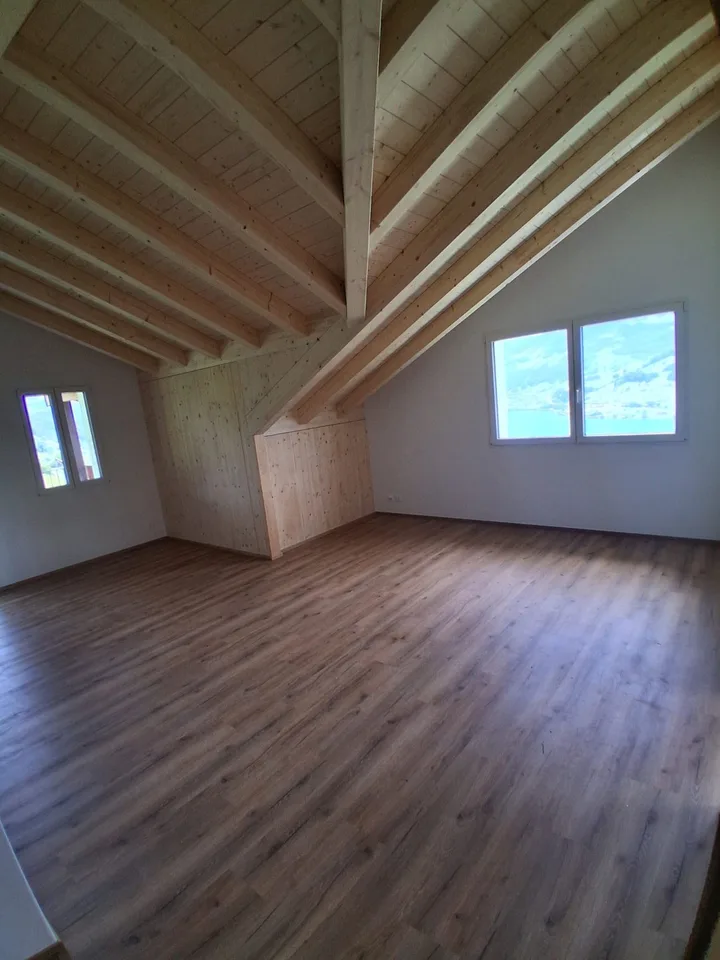 3 1/2 Zimmer Dachwohnung mit Topaussicht auf See und Berge – Foto 6 von 27