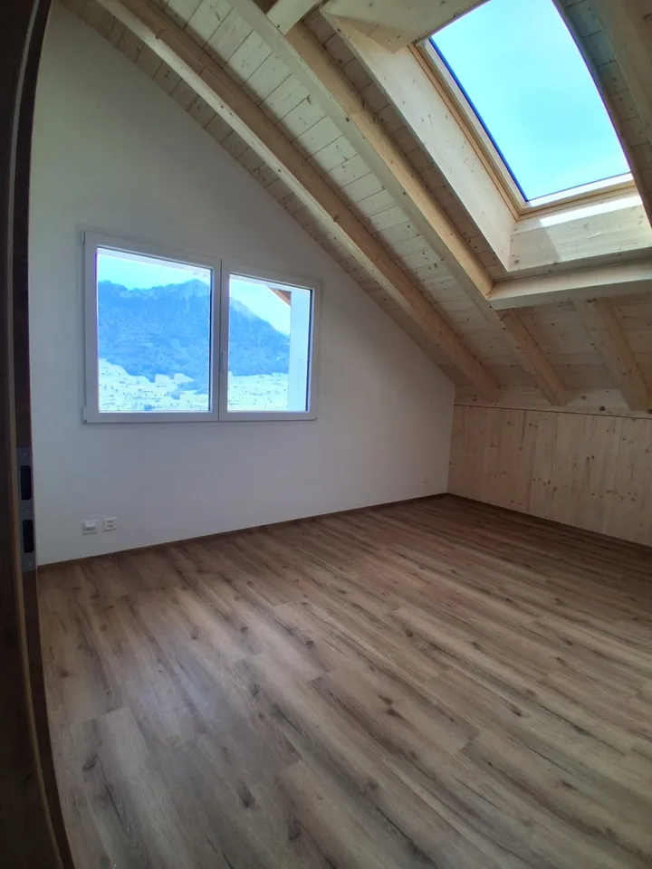 3 1/2 Zimmer Dachwohnung mit Topaussicht auf See und Berge – Foto 12 von 27