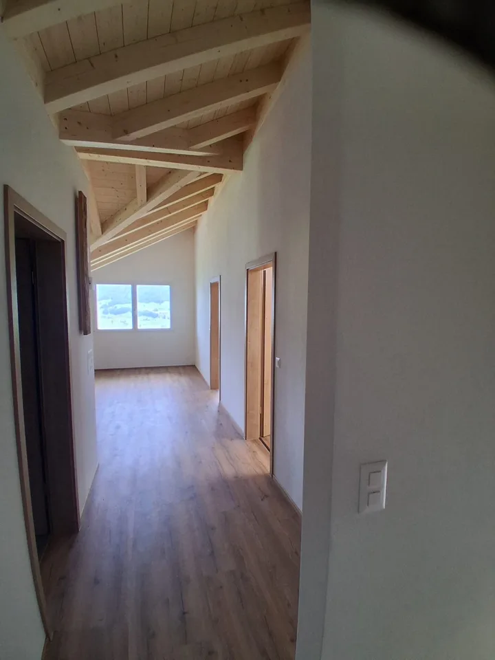 3 1/2 Zimmer Dachwohnung mit Topaussicht auf See und Berge – Foto 24 von 27