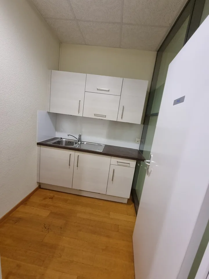 Prächtige Gewerbefläche im Stadtzentrum gegenüber der Post – Foto 10 von 13