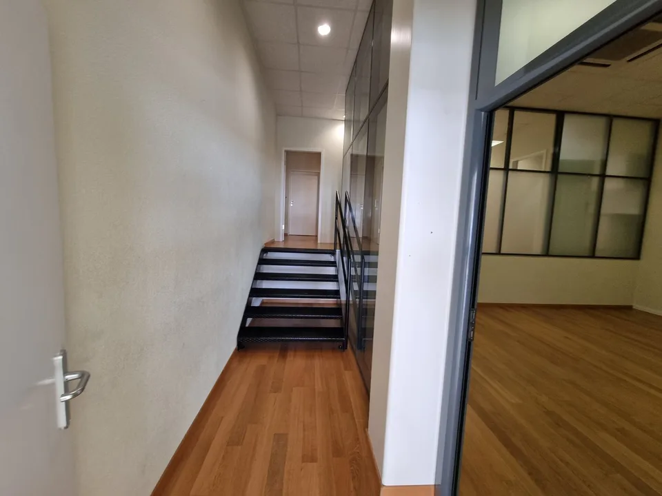 Prächtige Gewerbefläche im Stadtzentrum gegenüber der Post – Foto 9 von 13