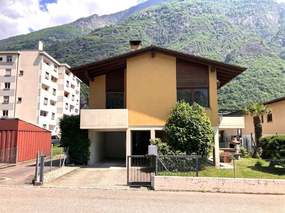 Einfamilienhaus mit 6.5 Zimmern und Garten in Biasca
