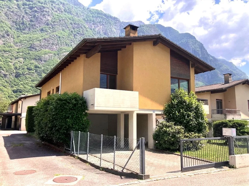 Casa unifamiliare indipendente di 6.5 locali con giardino a Biasca