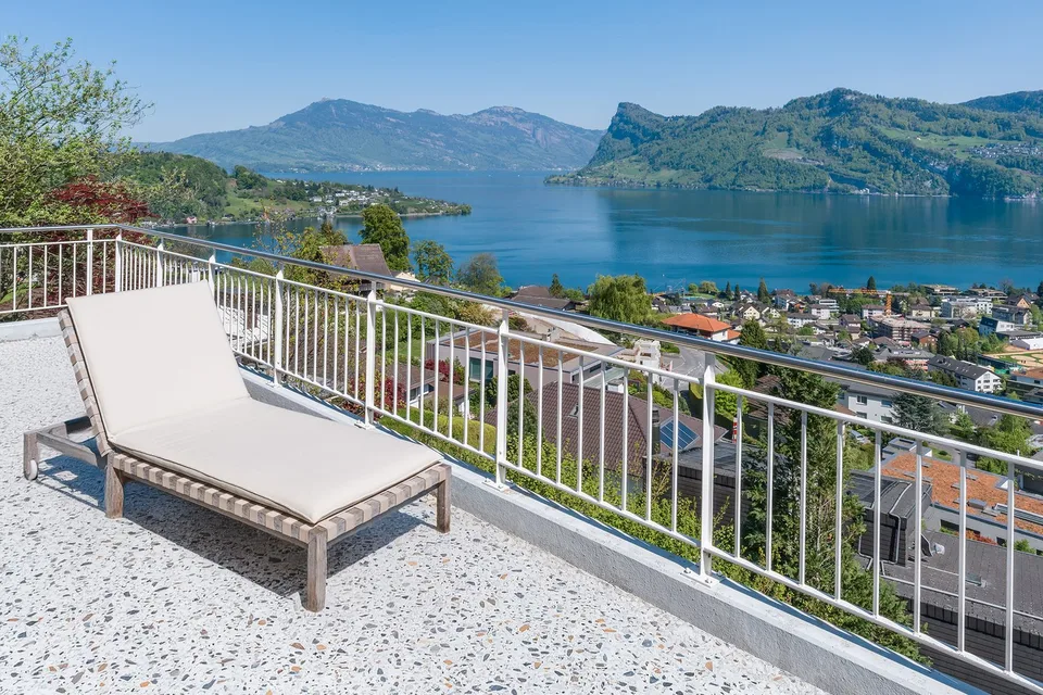 Residenz mit beeindruckender Aussicht in Hergiswil am See