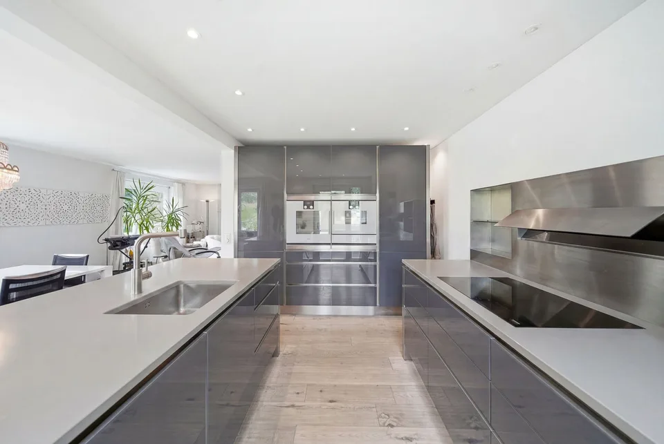 MAISON POUR DEUX FAMILLES ENTRE ZURICH ET BADEN