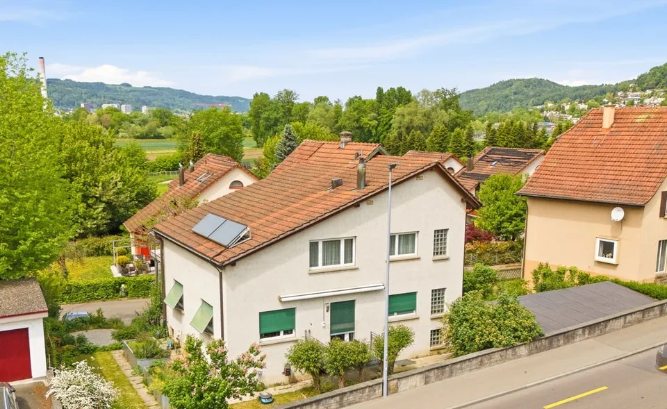 ZWEIFAMILIENHAUS ZWISCHEN ZÜRICH UND BADEN