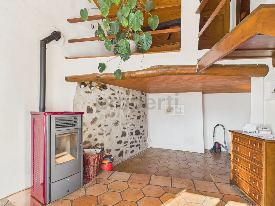 Elegante casa indipendente 3 locali con balcone, Breggia