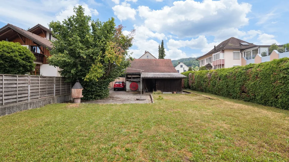 Casa di 5 locali affascinante in posizione ideale con potenziale di costruzione a Büsserach