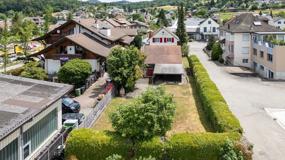 Charmantes 5-Zimmer-Haus an Toplage mit Baulandpotential in Büsserach