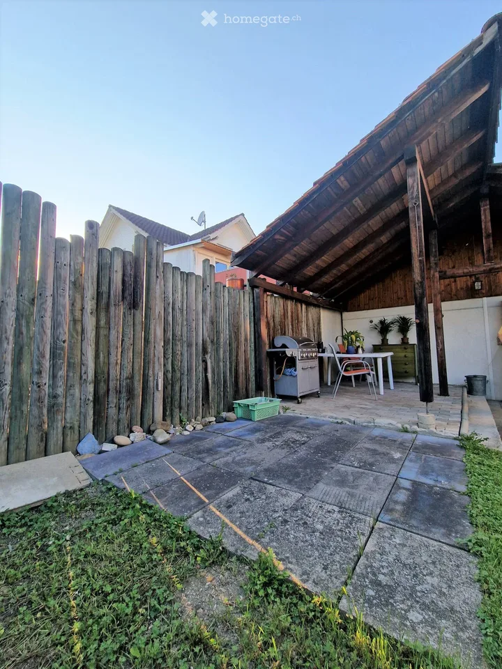 Freshly renovated 2-room ground floor apartment with garden