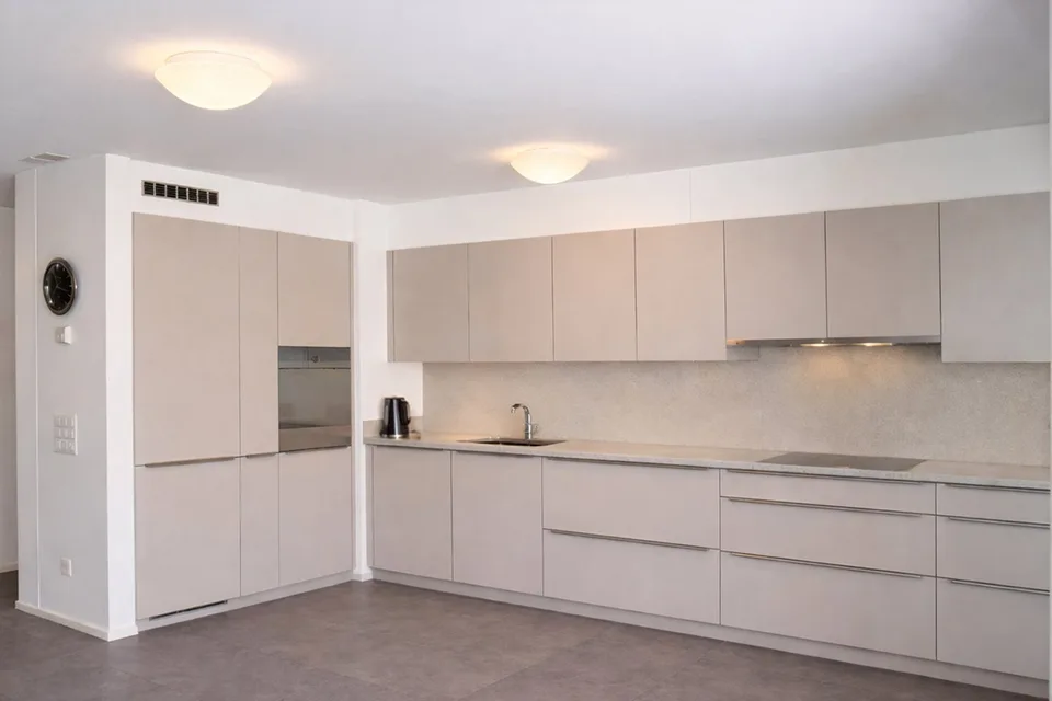 4,5-Zimmer-Wohnung mit Wintergarten und privat Garten