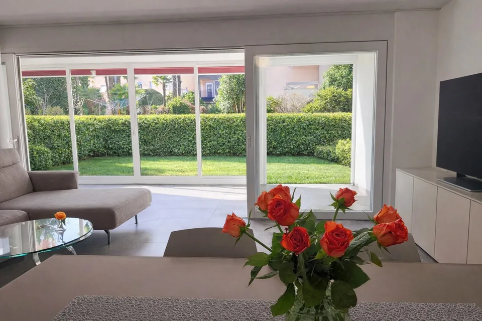 4,5-Zimmer-Wohnung mit Wintergarten und privat Garten
